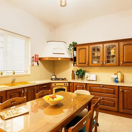 Live Like A Rockstar In Luxury * Siġġiewi